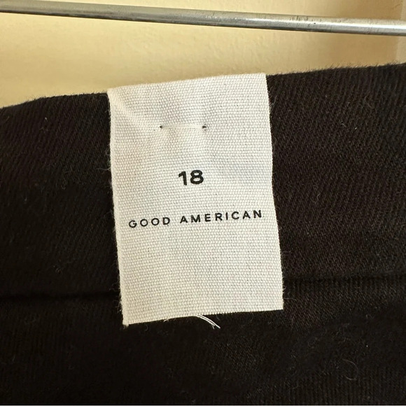 NWT Good American plus 18W Black Classic Hi Rise Jeans Skinnyish Fit 28” Inseam - Picture 6 of 8